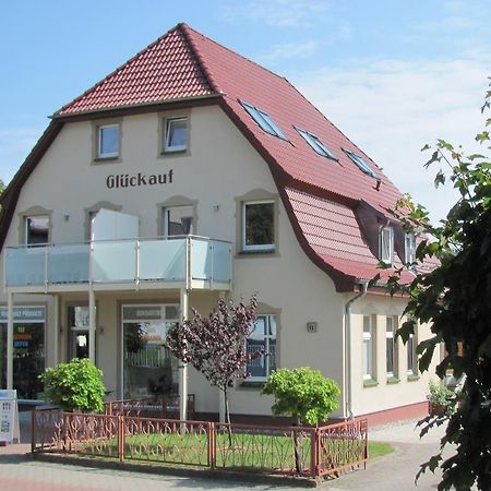 Ferienwohnungen Haus Glueckauf Kölpinsee Buitenkant foto